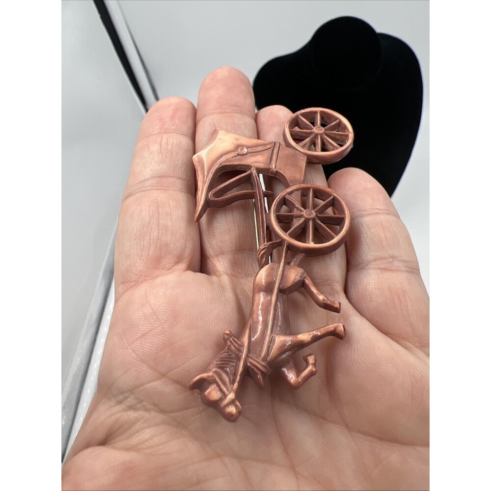 Vintage 1940s Copper Brown Horse Drawn Carriage Celluloid Brooch Pin C Clasp - Picture 3 of 9